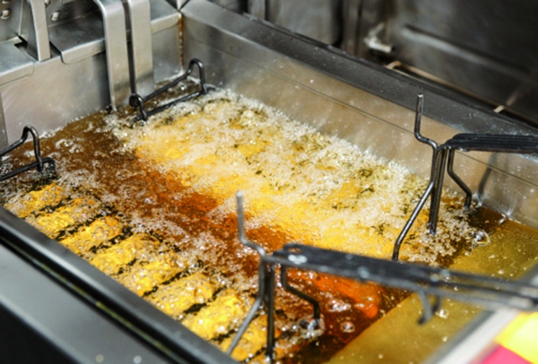 Olio di frittura controllato per una frittura croccante e perfetta
