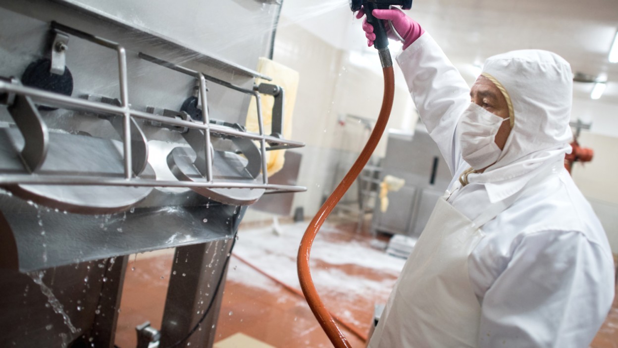 Attuare le giuste procedure di pulizia con detergenti enzimatici specifici per la rimozione del biofilm è il primo passo per evitare le contaminazioni