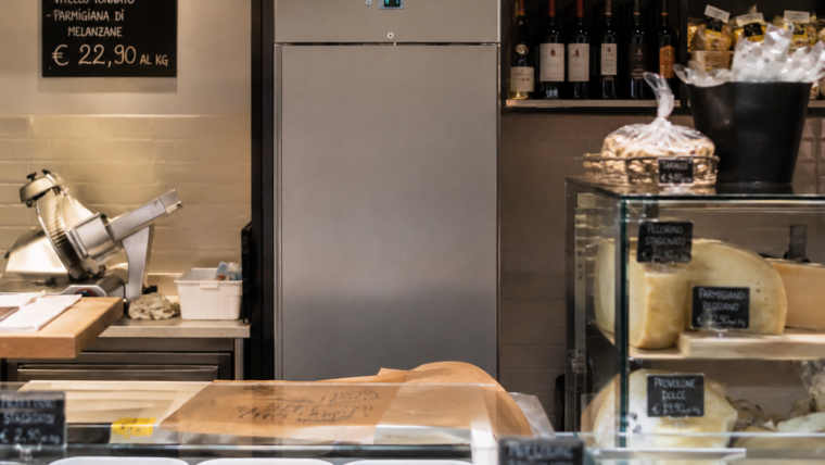 armadio refrigerato professionale per ristoranti e negozi alimentari